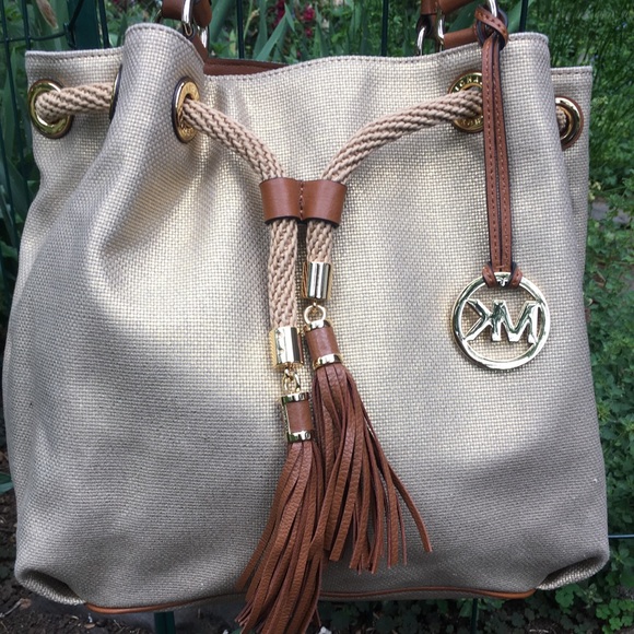 New Michael Kors Marina Gold Travel Tote Purse Lrg - Picture 6 of 9